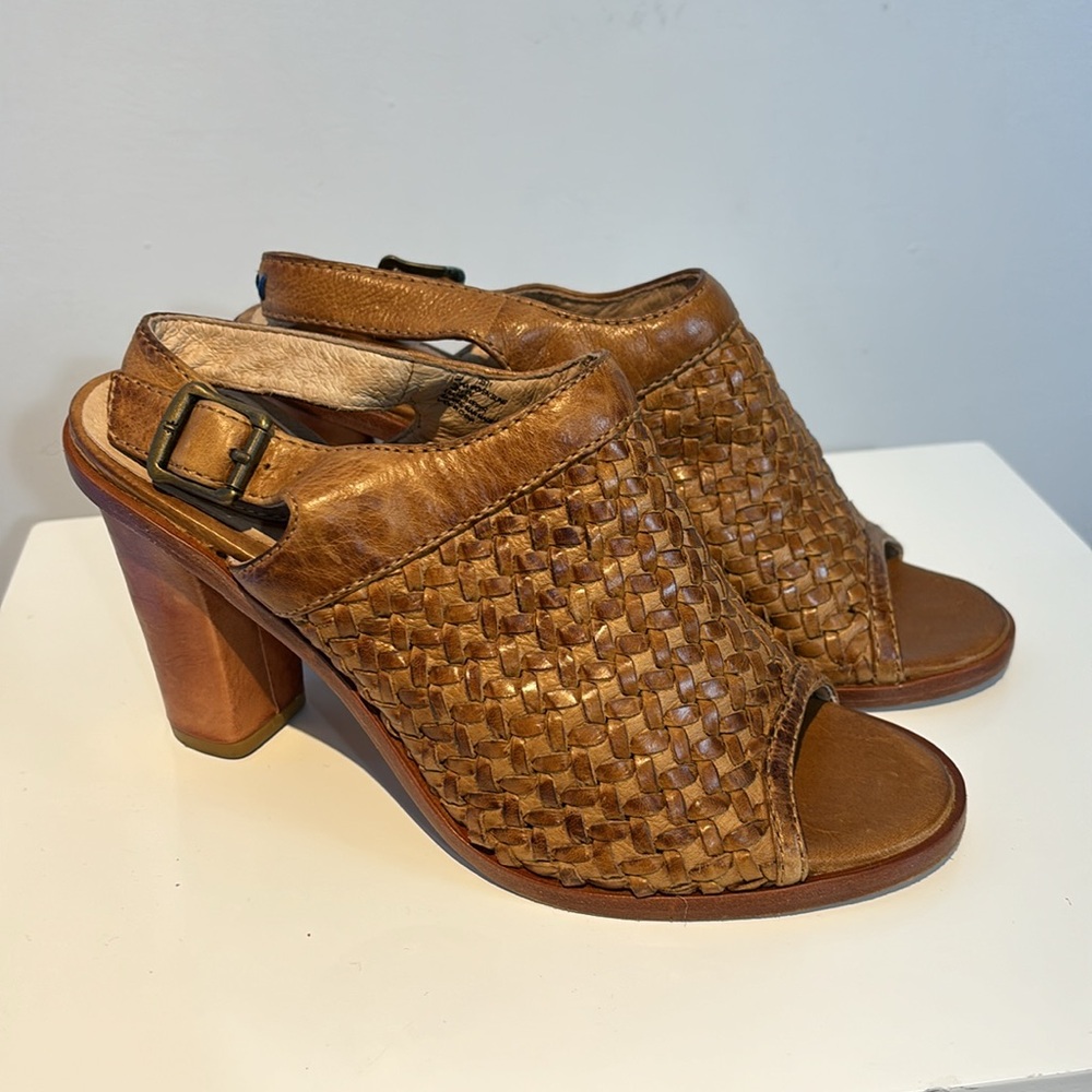 FRYE Sofia Women's Heels Sandals Size Brown Woven Leather Buckle 4" Heel size 8 - Picture 6 of 14